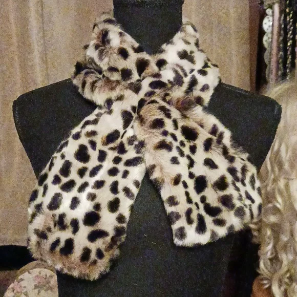 Preston & York | Accessories | Preston York Faux Fur Scarf  display picture 3